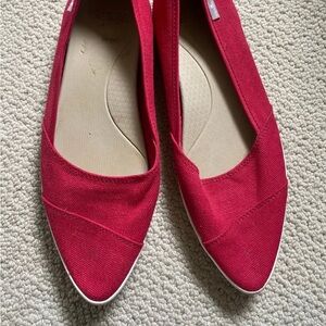 Sanuk Red Flats Minimalist Slip-On Loafers